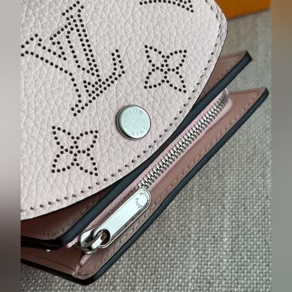 Louis Vuitton Trifold Wallet Mahina Portefeuille Iris XS  Pink - Picture 7 of 8